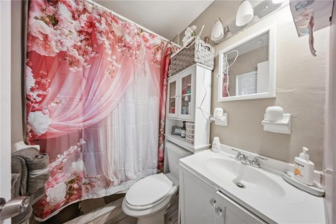 House in Orlando, Florida 3 bedrooms, 101.45 sq.m. № 2310426 - photo 8