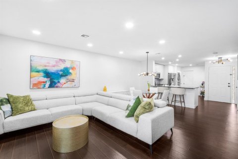 Touwnhouse à vendre à Tamarac, Floride: 2 chambres, 116.87 m2 № 2087430 - photo 4