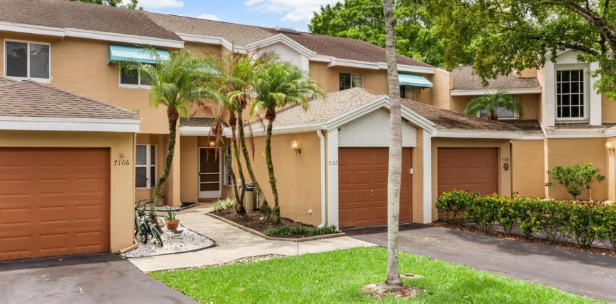 Touwnhouse à Tamarac, Floride 2 chambres, 116.87 m2 № 2087430