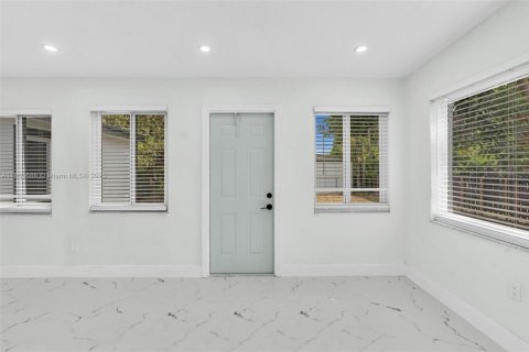 House in El Portal, Florida 4 bedrooms, 148.27 sq.m. № 1871701 - photo 26