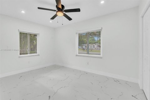 House in El Portal, Florida 4 bedrooms, 148.27 sq.m. № 1871701 - photo 10