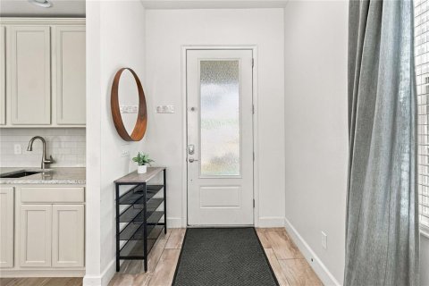 Casa en venta en Kissimmee, Florida, 5 dormitorios, 285.77 m2 № 2384355 - foto 4