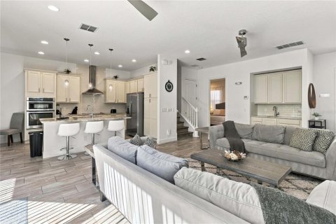 Casa en venta en Kissimmee, Florida, 5 dormitorios, 285.77 m2 № 2384355 - foto 8