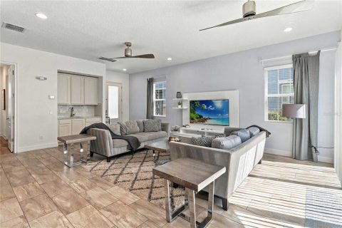 Casa en venta en Kissimmee, Florida, 5 dormitorios, 285.77 m2 № 2384355 - foto 7