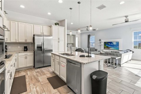 Casa en venta en Kissimmee, Florida, 5 dormitorios, 285.77 m2 № 2384355 - foto 12