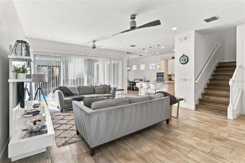 Casa en venta en Kissimmee, Florida, 5 dormitorios, 285.77 m2 № 2384355 - foto 6