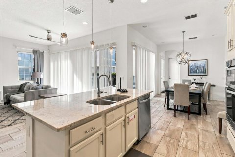 Casa en venta en Kissimmee, Florida, 5 dormitorios, 285.77 m2 № 2384355 - foto 13