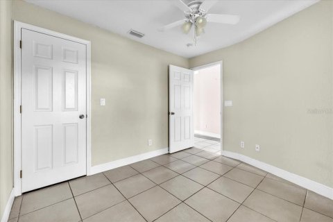Commercial property in Lehigh Acres, Florida 6 bedrooms, 220.18 sq.m. № 2393437 - photo 16