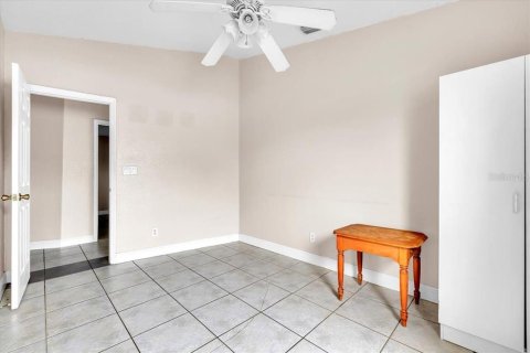 Commercial property in Lehigh Acres, Florida 6 bedrooms, 220.18 sq.m. № 2393437 - photo 20
