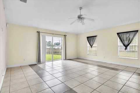 Commercial property in Lehigh Acres, Florida 6 bedrooms, 220.18 sq.m. № 2393437 - photo 4