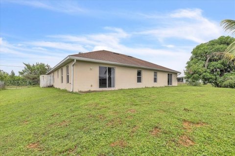Commercial property in Lehigh Acres, Florida 6 bedrooms, 220.18 sq.m. № 2393437 - photo 22