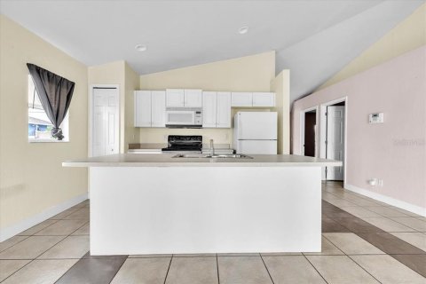 Commercial property in Lehigh Acres, Florida 6 bedrooms, 220.18 sq.m. № 2393437 - photo 7