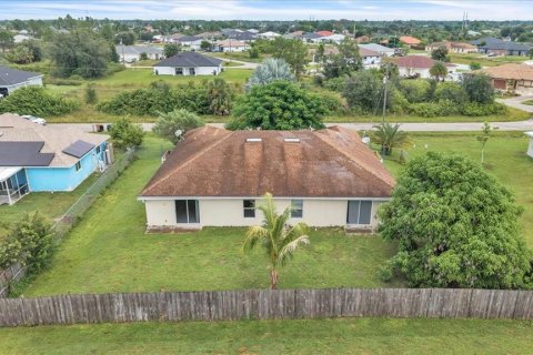 Commercial property in Lehigh Acres, Florida 6 bedrooms, 220.18 sq.m. № 2393437 - photo 24