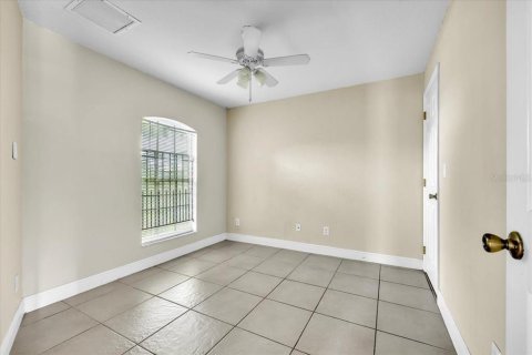 Commercial property in Lehigh Acres, Florida 6 bedrooms, 220.18 sq.m. № 2393437 - photo 15