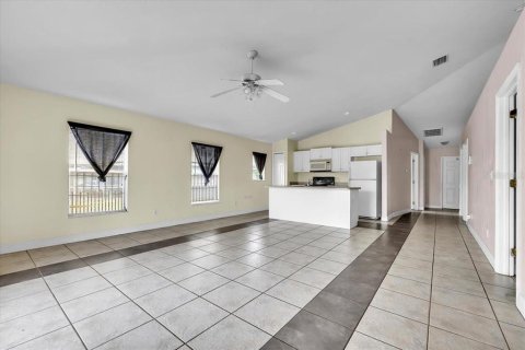 Commercial property in Lehigh Acres, Florida 6 bedrooms, 220.18 sq.m. № 2393437 - photo 5