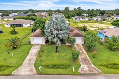 Commercial property in Lehigh Acres, Florida 6 bedrooms, 220.18 sq.m. № 2393437