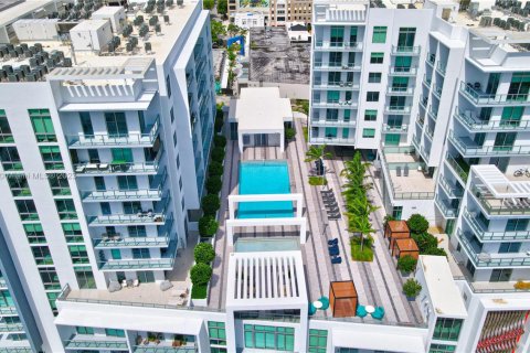 Condo in Miami, Florida, 2 bedrooms  № 2076774 - photo 13