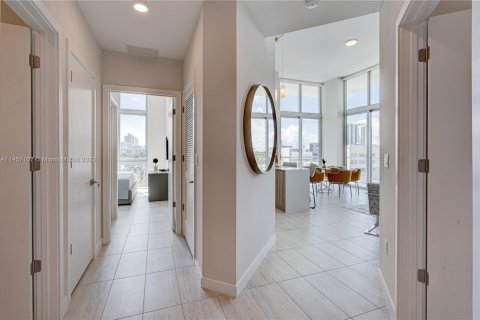 Condo in Miami, Florida, 2 bedrooms  № 2076774 - photo 21