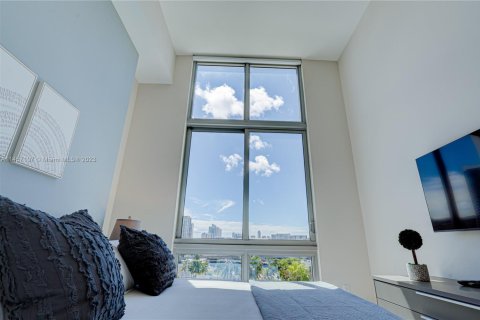 Condo in Miami, Florida, 2 bedrooms  № 2076774 - photo 16