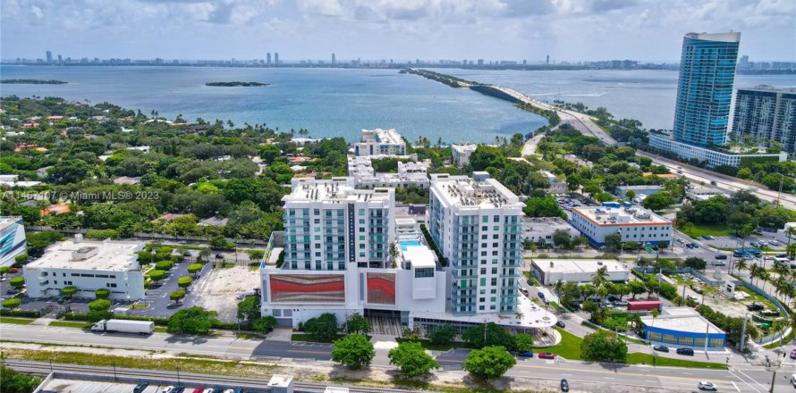 Condo in Miami, Florida, 2 bedrooms  № 2076774