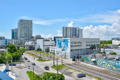 Condo in Miami, Florida, 2 bedrooms  № 2076774 - photo 5