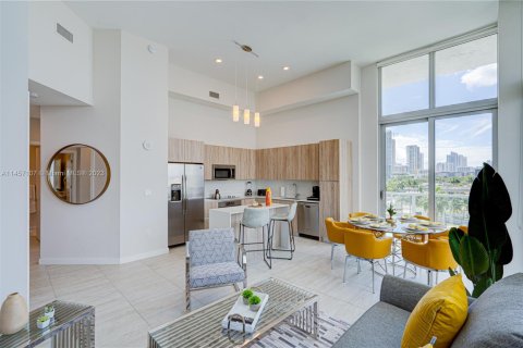 Condo in Miami, Florida, 2 bedrooms  № 2076774 - photo 2