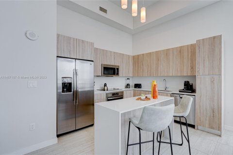 Condo in Miami, Florida, 2 bedrooms  № 2076774 - photo 9