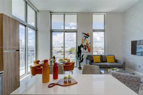 Condo in Miami, Florida, 2 bedrooms  № 2076774 - photo 11