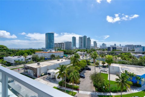 Condo in Miami, Florida, 2 bedrooms  № 2076774 - photo 18