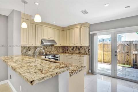 Купить таунхаус в Купер-Сити, Флорида 2 спальни, 116.87м2, № 2029768 - фото 10