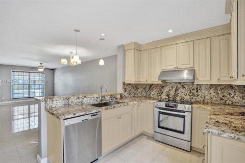 Купить таунхаус в Купер-Сити, Флорида 2 спальни, 116.87м2, № 2029768 - фото 12