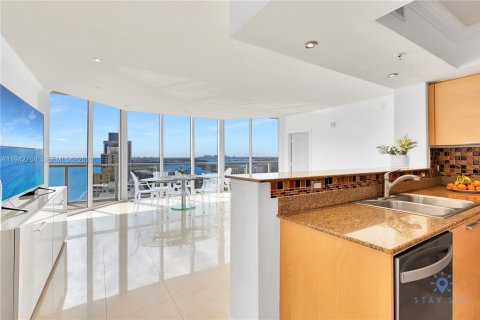 Copropriété à louer à Sunny Isles Beach, Floride: 2 chambres, 132.2 m2 № 2000137 - photo 5