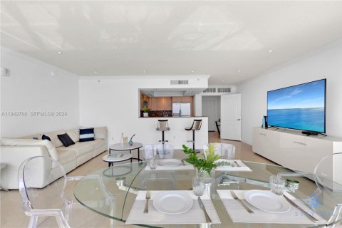 Copropriété à louer à Sunny Isles Beach, Floride: 2 chambres, 132.2 m2 № 2000137 - photo 4
