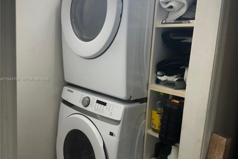 Copropriété à louer à Sunny Isles Beach, Floride: 2 chambres, 132.2 m2 № 2000137 - photo 12