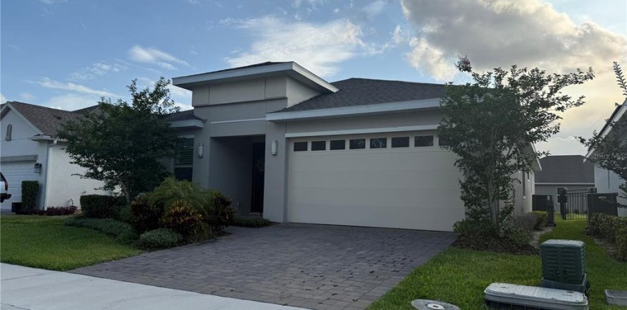 House in Saint Cloud, Florida 3 bedrooms, 218.78 sq.m. № 1670064