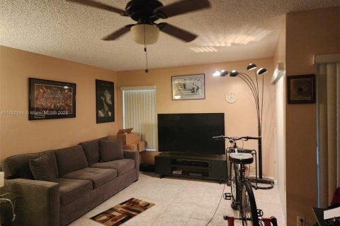 House in Greenacres, Florida 2 bedrooms, 97.27 sq.m. № 1699150 - photo 3