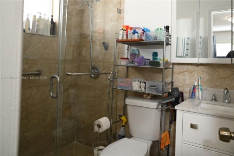 Casa en venta en Hialeah, Florida, 3 dormitorios, 106.56 m2 № 1897836 - foto 9
