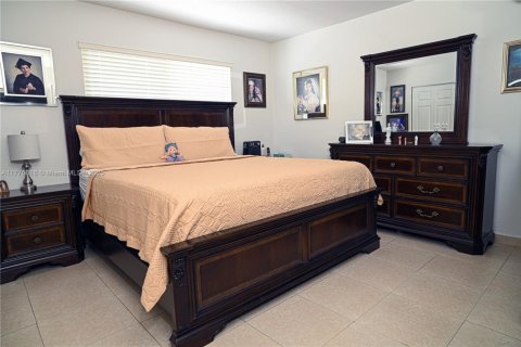 Casa en venta en Hialeah, Florida, 3 dormitorios, 106.56 m2 № 1897836 - foto 8