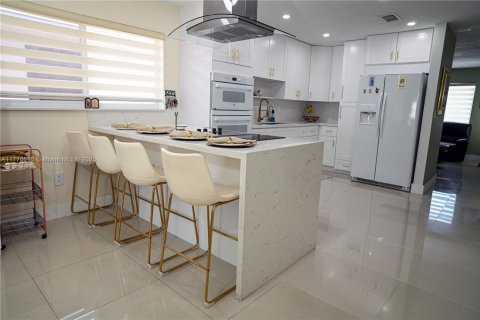 Casa en venta en Hialeah, Florida, 3 dormitorios, 106.56 m2 № 1897836 - foto 11