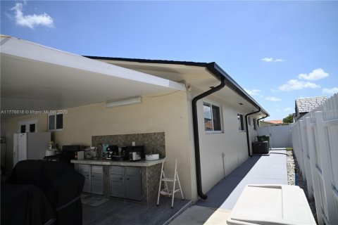 Casa en venta en Hialeah, Florida, 3 dormitorios, 106.56 m2 № 1897836 - foto 14