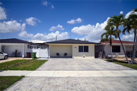 Casa en venta en Hialeah, Florida, 3 dormitorios, 106.56 m2 № 1897836 - foto 2