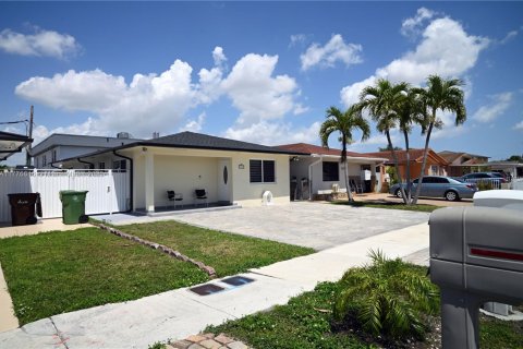Casa en venta en Hialeah, Florida, 3 dormitorios, 106.56 m2 № 1897836 - foto 1