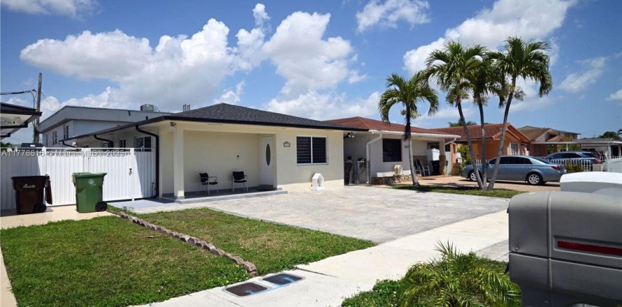 Casa en Hialeah, Florida 3 dormitorios, 106.56 m2 № 1897836
