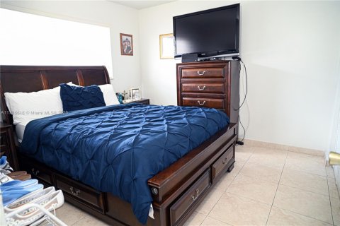 Casa en venta en Hialeah, Florida, 3 dormitorios, 106.56 m2 № 1897836 - foto 7