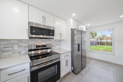 House in Sarasota, Florida 2 bedrooms, 108.32 sq.m. № 1815212 - photo 9