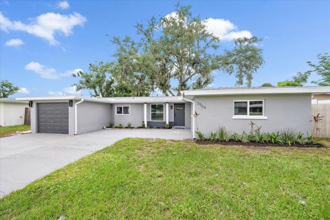House in Sarasota, Florida 2 bedrooms, 108.32 sq.m. № 1815212 - photo 1