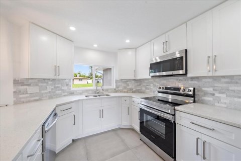 House in Sarasota, Florida 2 bedrooms, 108.32 sq.m. № 1815212 - photo 5