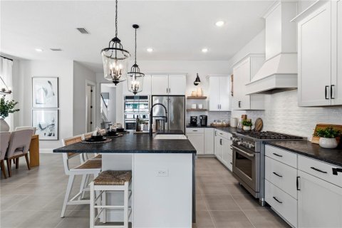 House in Winter Garden, Florida 3 bedrooms, 226.68 sq.m. № 2214467 - photo 12