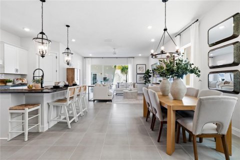 House in Winter Garden, Florida 3 bedrooms, 226.68 sq.m. № 2214467 - photo 9