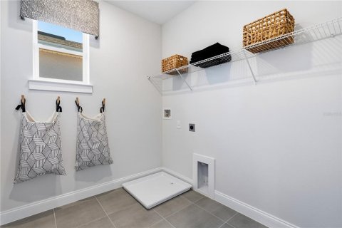 House in Winter Garden, Florida 3 bedrooms, 226.68 sq.m. № 2214467 - photo 20